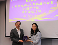 Ms. Wing Wong, Director of Academic Links (China) presents a souvenir to Mr. Lin Daoping, Party Secretary of Tianhe District